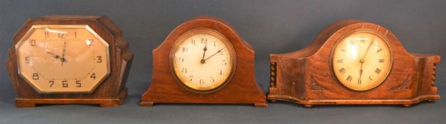 3 small vintage mantel clocks (AF)