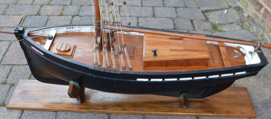 Hand built scale model of a Brittany fishing boat on stand. Length from bow to stern 107cm total - Image 5 of 6