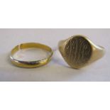 9ct gold signet ring total weight 7.2g ring size V and an 18ct gold and platinum ring total weight