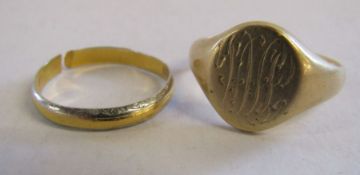 9ct gold signet ring total weight 7.2g ring size V and an 18ct gold and platinum ring total weight