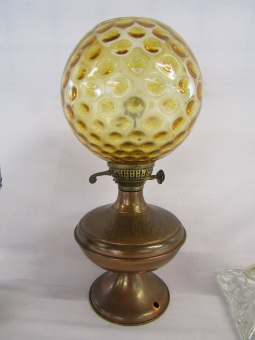 Table lamps to include Whitbred bar lamp, a converted oil lamp (no electrics) a Tiffany style lamp - Image 3 of 5
