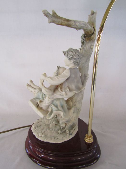 1984 Florence Capodimonte herons table lamp and 1983 Capodimonte Florence lamp boy and girl on - Image 4 of 15