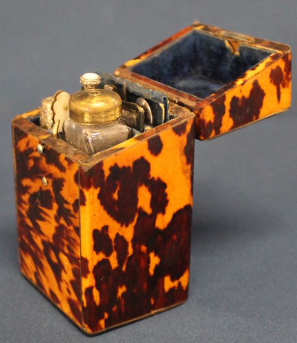 Victorian tortoiseshell etui with small engraved plaque to lid & contents including a miniature - Image 3 of 11
