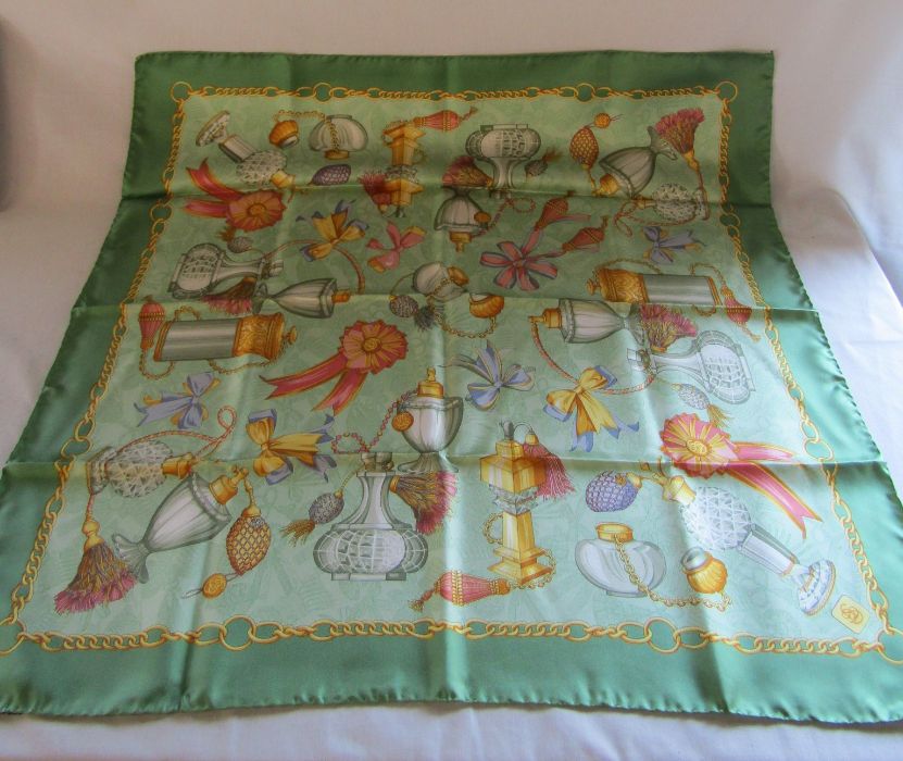 Boxed Diana de Silva green patterned silk scarf, Diana de Poitiers silk scarf and Richel silk - Image 8 of 9