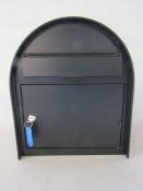 Wall mounted post box with key