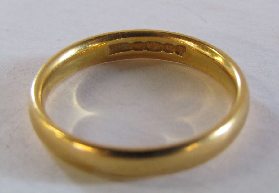 22ct gold band - ring size P - Total weight 4.2g - Image 3 of 3