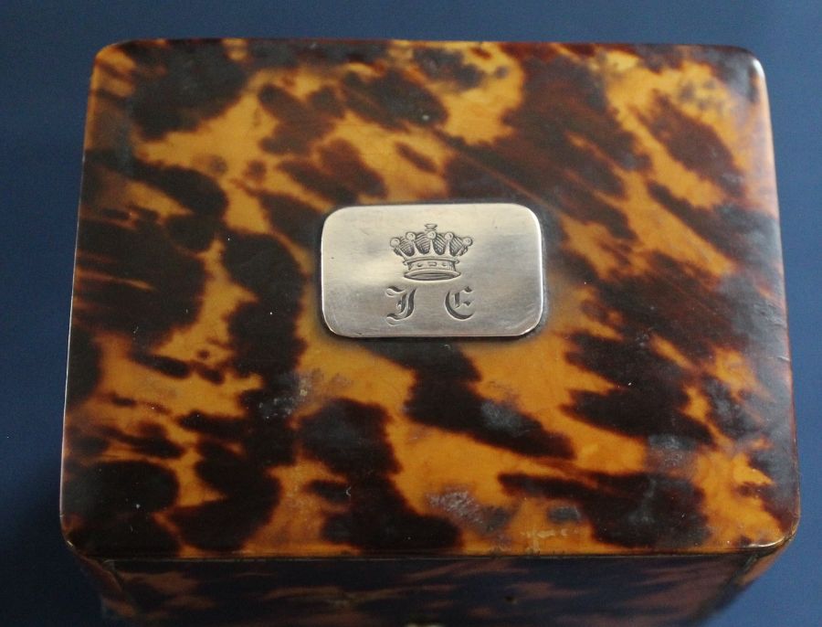Victorian tortoiseshell etui with small engraved plaque to lid & contents including a miniature - Image 7 of 11