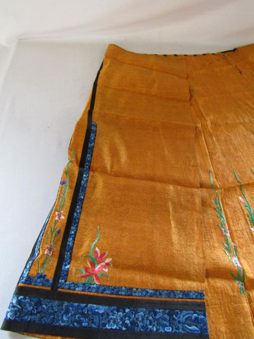 Chinese silk embroidered skirt approx. 77.5cm x 125cm - Image 9 of 12