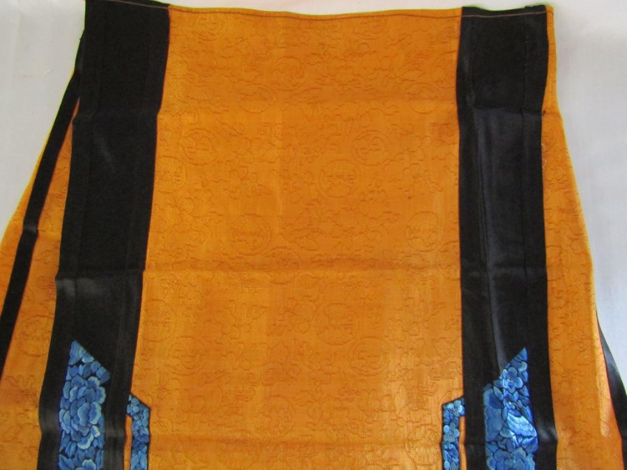 Chinese silk embroidered skirt approx. 77.5cm x 125cm - Image 6 of 12