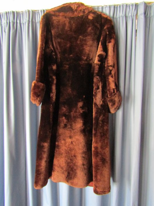 Dale fur skins coat - Image 3 of 3