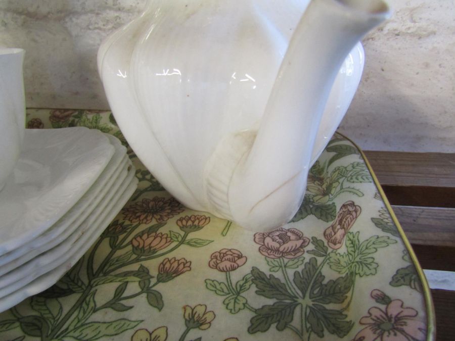 Shelley white glazed dainty shape tea service with embossed decoration and 6 additional dessert - Image 3 of 3