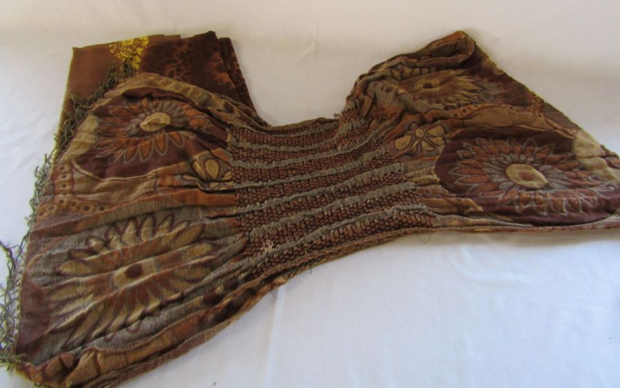 Selection of scarves including Nina Ricci and a Cashmere Company shawl - Image 4 of 6