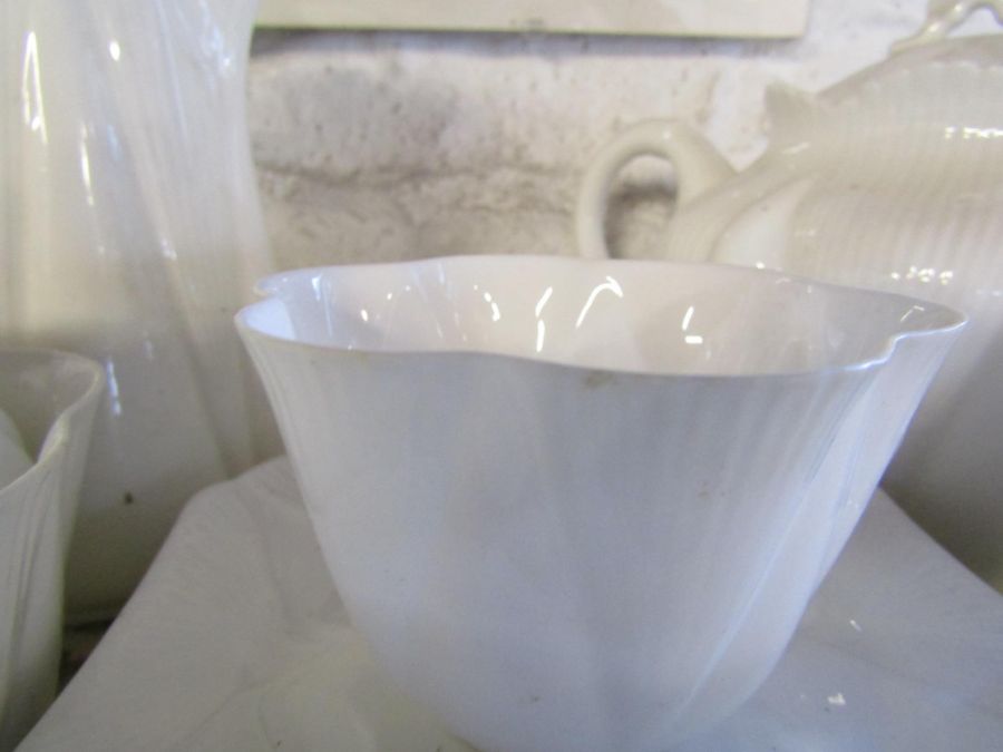 Shelley white glazed dainty shape tea service with embossed decoration and 6 additional dessert - Image 2 of 3