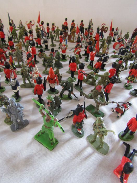 Large quantity of 1960's Britain's and Airfix plastic soldiers and figures - Image 4 of 6