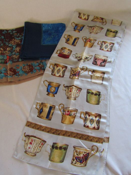 Collection of scarves - Escada horses, Chloe, Trusardi, Smithsonian 1999 cups, - Image 7 of 9