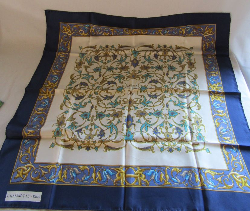 Boxed Diana de Silva green patterned silk scarf, Diana de Poitiers silk scarf and Richel silk - Image 2 of 9