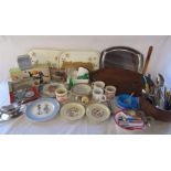 Mixed selection of kitchenalia including chopping boards, wooden fruit bowl, cutlery etc
