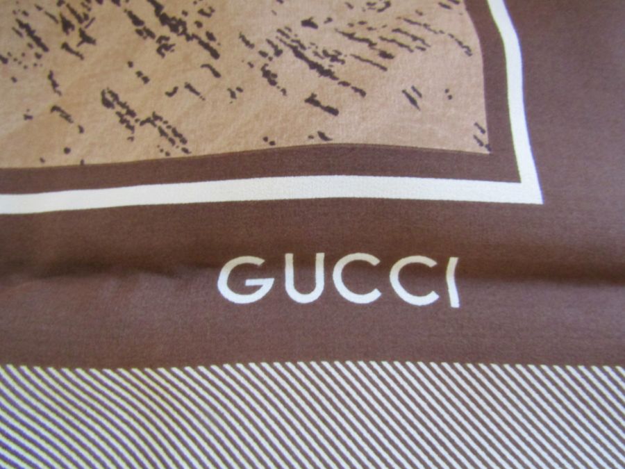 Large Gucci silk scarf - slight pen mark - Image 2 of 5