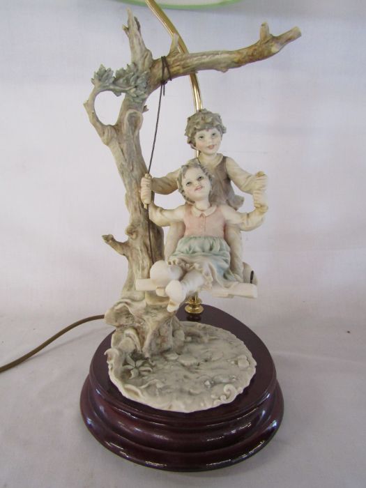 1984 Florence Capodimonte herons table lamp and 1983 Capodimonte Florence lamp boy and girl on - Image 3 of 15