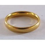 22ct gold band - ring size P - Total weight 4.2g