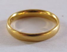 22ct gold band - ring size P - Total weight 4.2g