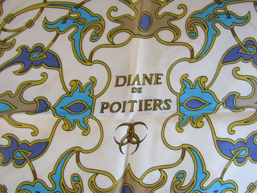 Boxed Diana de Silva green patterned silk scarf, Diana de Poitiers silk scarf and Richel silk - Image 3 of 9