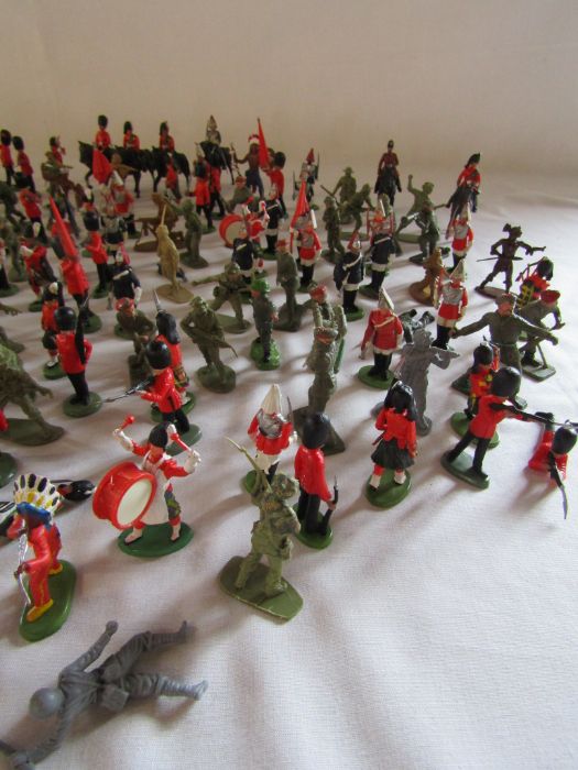 Large quantity of 1960's Britain's and Airfix plastic soldiers and figures - Image 5 of 6