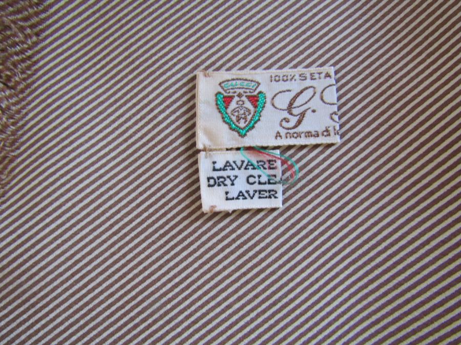 Large Gucci silk scarf - slight pen mark - Image 4 of 5
