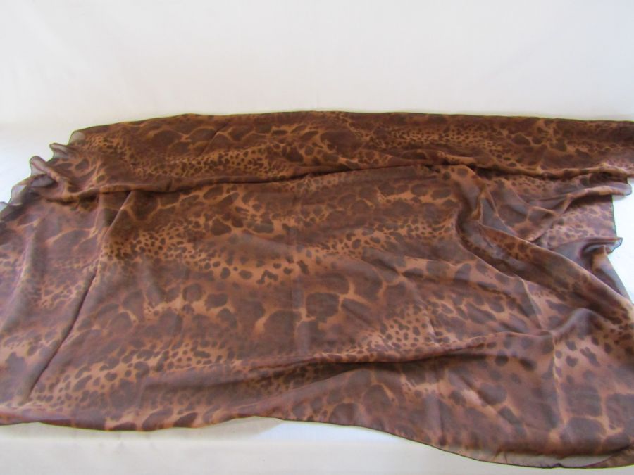 Selection of scarves including Nina Ricci and a Cashmere Company shawl - Image 3 of 6