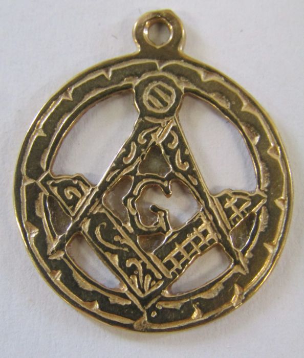 3 pendants - 9k QVC set with citrine, 9ct gold with Masonic design and 9ct gold cross Greenwich - Image 4 of 6