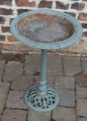 Cast metal bird bath