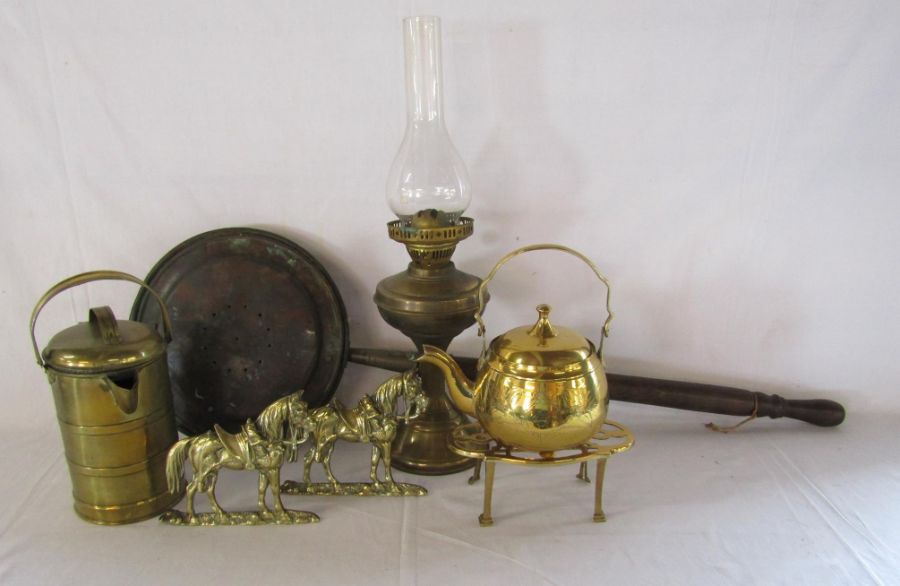 Collection of brass including oil lamp, kettle etc - Image 2 of 4