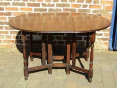 Drop leaf table