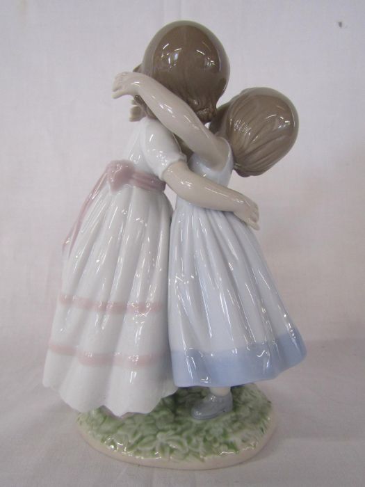 Lladro 'Give me a hug' figurine #8046 - Image 4 of 6