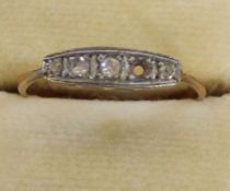 9ct gold & diamond ring (1 stone missing) 1.2g