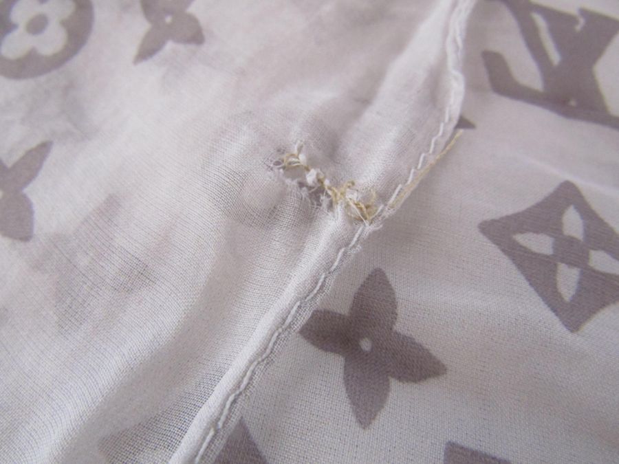 Louis Vuitton silk chiffon scarf with luggage design and LV print - Image 4 of 5