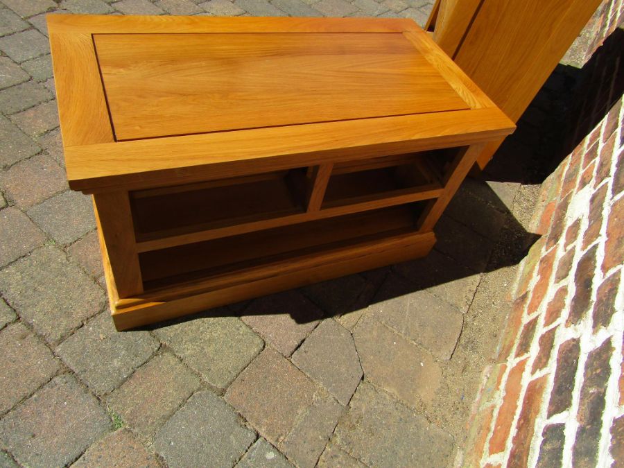 Solid oak coffee table with through and through drawers approx. 85cm x 45cm x 47.5cm and an oak - Image 5 of 6