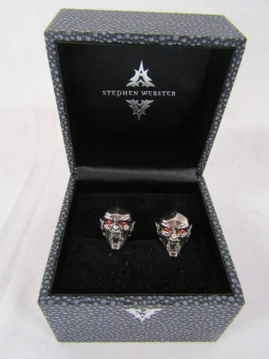 Boxed pair of silver designer Stephen Webster Dracula head cufflinks with red bead eyes, weight 0.