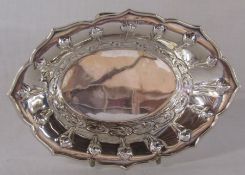 Lee & Wigfull 1902 silver dish with rose pattern approx. 20cm long 13.5cm wide and 3cm tall -