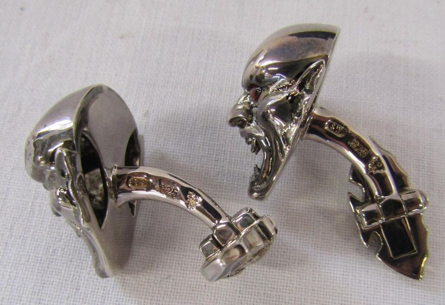 Boxed pair of silver designer Stephen Webster Dracula head cufflinks with red bead eyes, weight 0. - Image 2 of 5