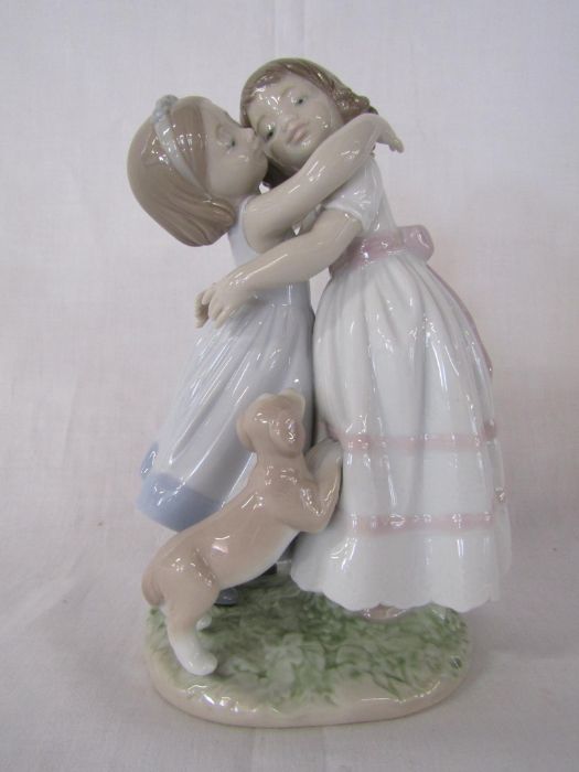 Lladro 'Give me a hug' figurine #8046