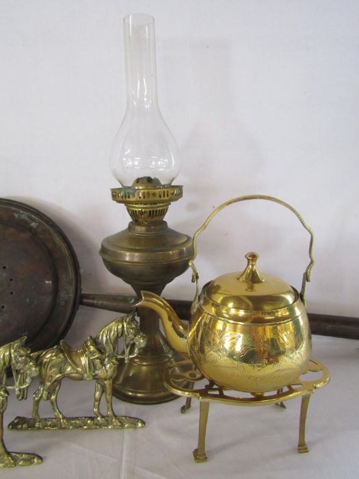 Collection of brass including oil lamp, kettle etc - Image 4 of 4