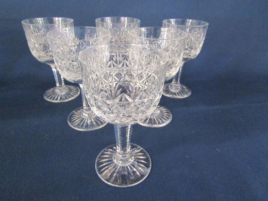 Thomas Webb crystal comprising 2 small water jugs, 5 red wine glasses and 6 wine/port glasses - Image 4 of 5