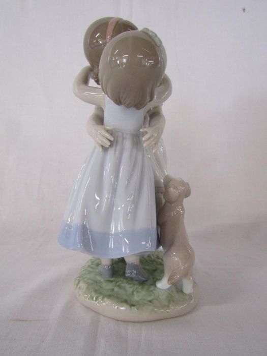 Lladro 'Give me a hug' figurine #8046 - Image 5 of 6