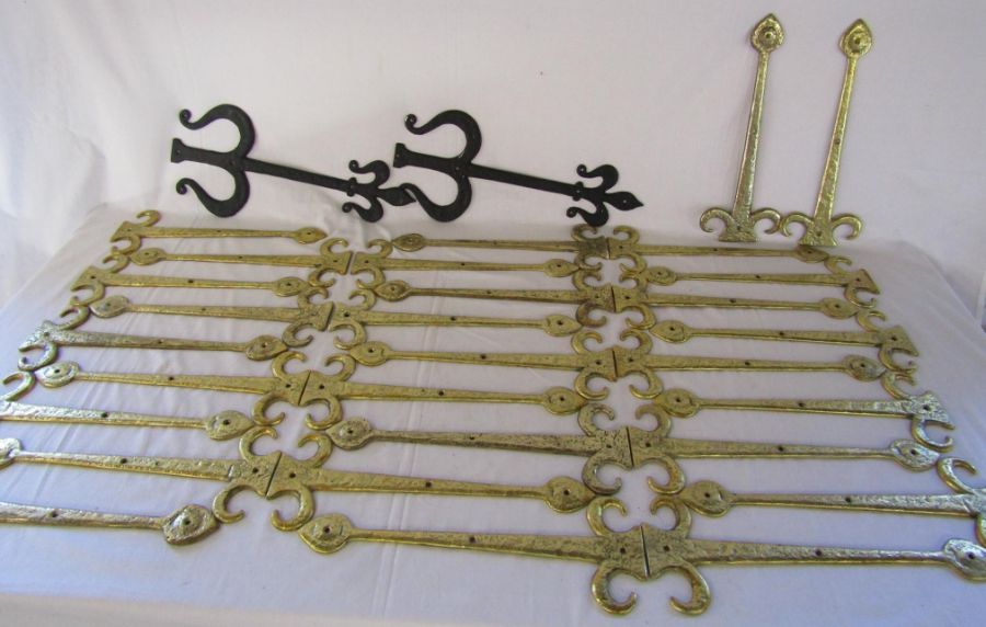 Large collection of brass hinge plates and scroll door handles also includes a set of iron hinge - Image 2 of 7