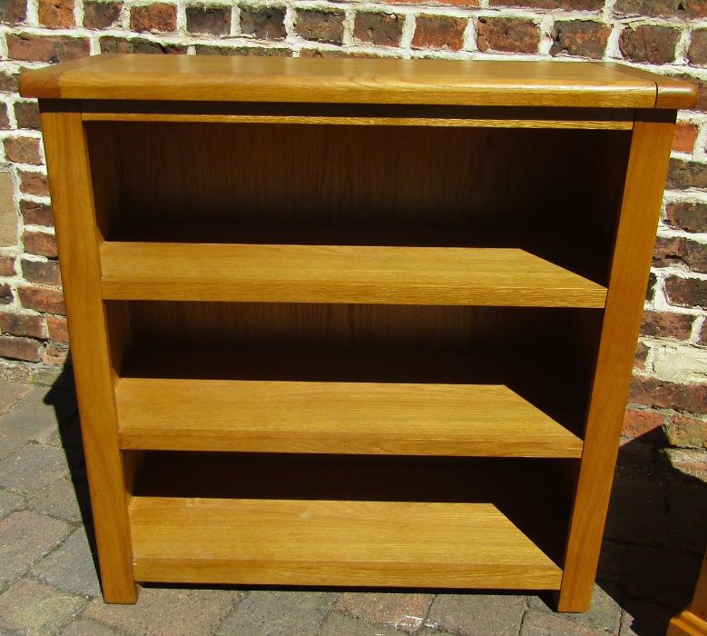 Solid oak coffee table with through and through drawers approx. 85cm x 45cm x 47.5cm and an oak - Image 2 of 6