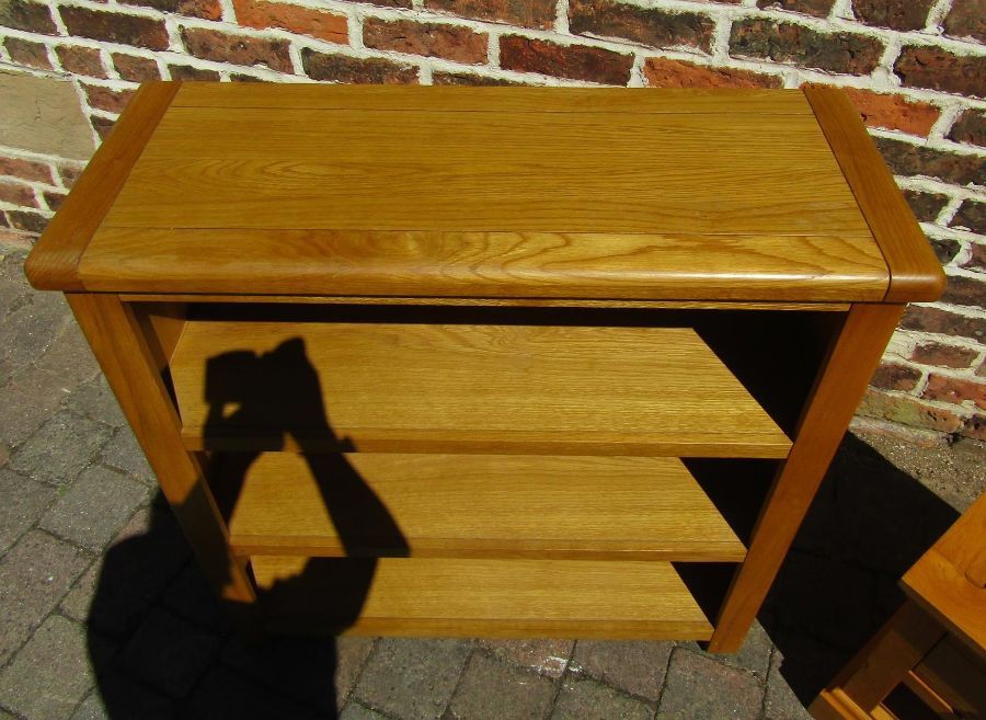 Solid oak coffee table with through and through drawers approx. 85cm x 45cm x 47.5cm and an oak - Image 3 of 6