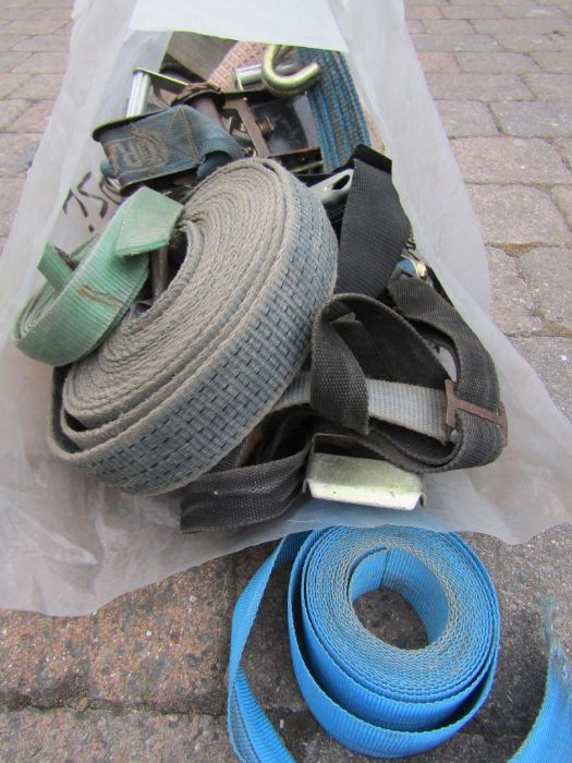 2 pairs of axle stands, a bag of mixed ratchets and straps, towing hitch and wheel braces etc - Image 3 of 5