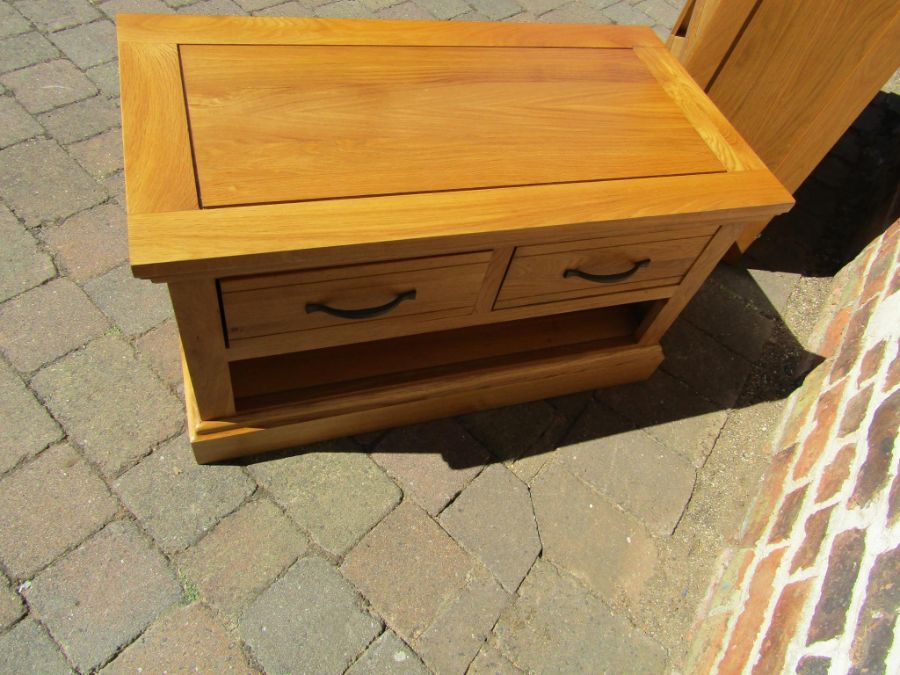 Solid oak coffee table with through and through drawers approx. 85cm x 45cm x 47.5cm and an oak - Image 6 of 6