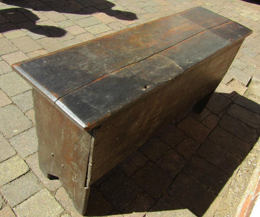 17th Century oak coffer - 6 plank chest - approx. 101cm x 60cm x 35cm - Image 4 of 4